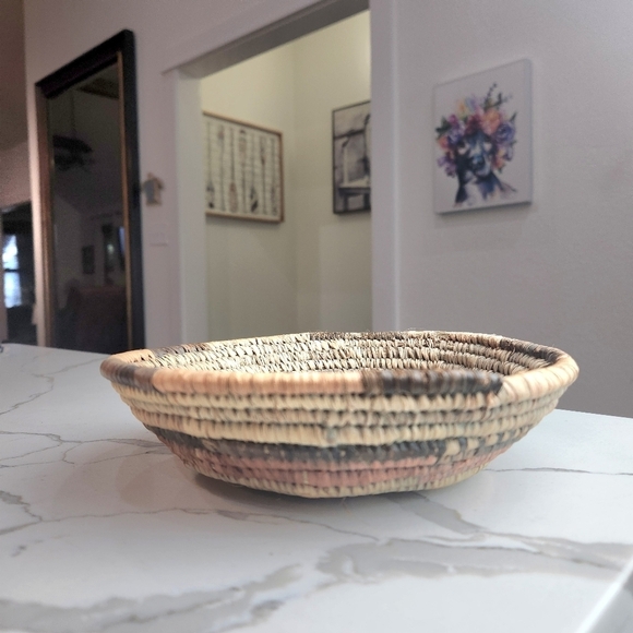 VINTAGE Artisan Native American Fiber Rush Woven Basket - Picture 6 of 6